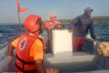 Más de 30 desaparecidos y 17 rescatados tras zozobrar yola en La Altagracia