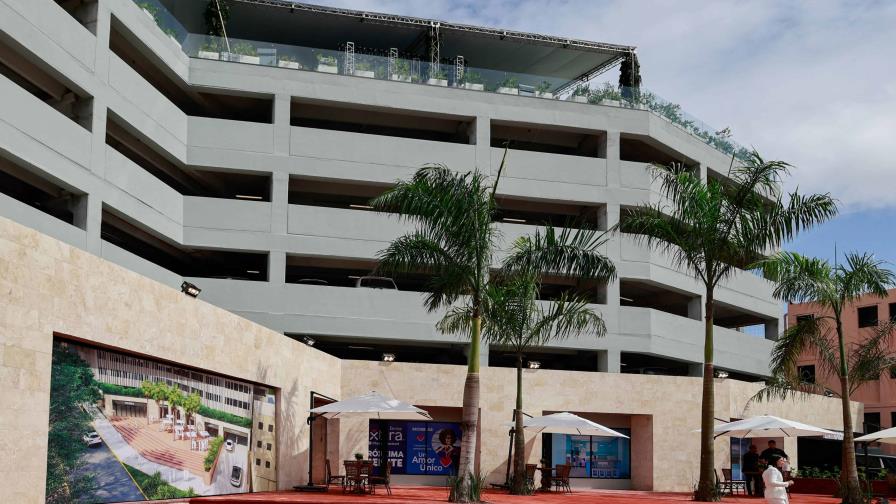 Inauguran plaza de parqueos en la Zona Colonial