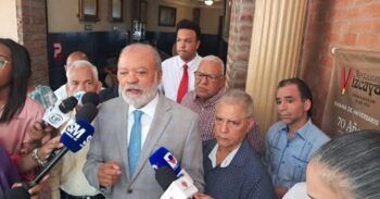 Comerciantes advierten más subidas de precios en productos por aumento del dólar