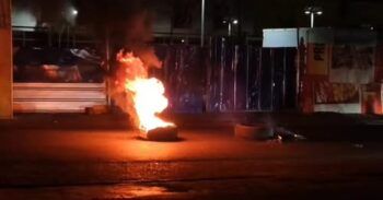 En SFM incendian gomas en protesta por largas tandas de apagones