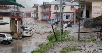 Al menos cuatro muertos y decenas de desaparecidos tras un aguacero en India