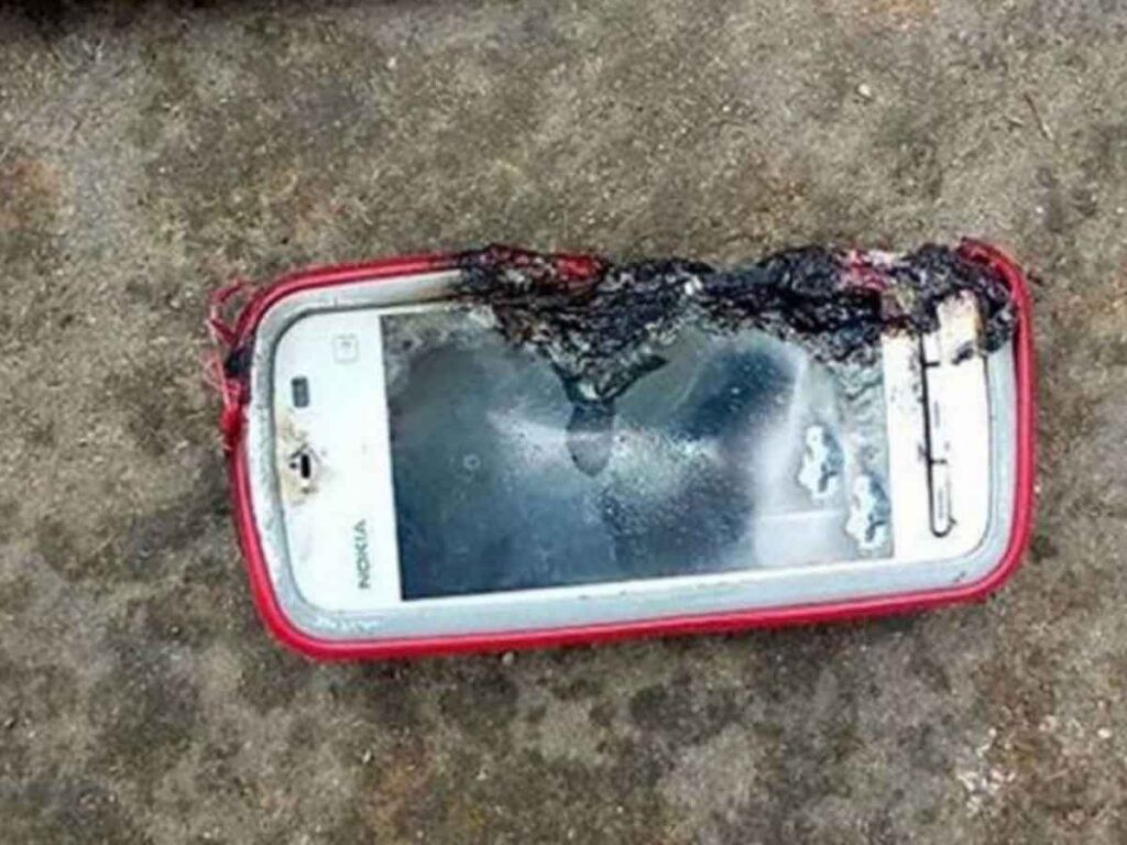 Niño de 8 años muere electrocutado con un celular en Higüey