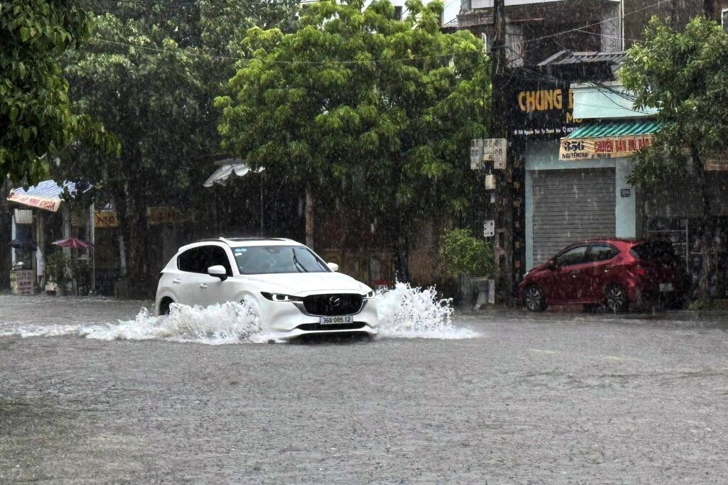 Tres muertos y nueve desaparecidos por inundaciones en Vietnam