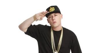 Amordazan y roban a Cosculluela en su residencia