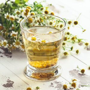 La manzanilla mejora la salud digestiva