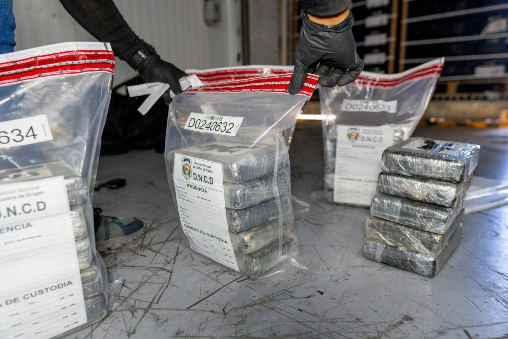 Incautan 120 paquetes de cocaína en una carga de bananas