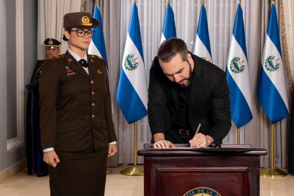En El Salvador los estudiantes o se alinean o se alinean