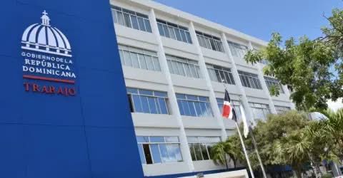 Ministerio de Trabajo llama a flexibilizar horarios y posponer actividades en provincias en alerta roja