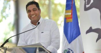 Ministro de Deportes entrega techado a Liga La Javilla