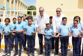 Gobierno entrega dos escuelas en Puerto Plata