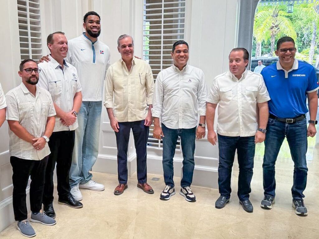 Abinader y Karl Towns construirán una arena en Tamboril