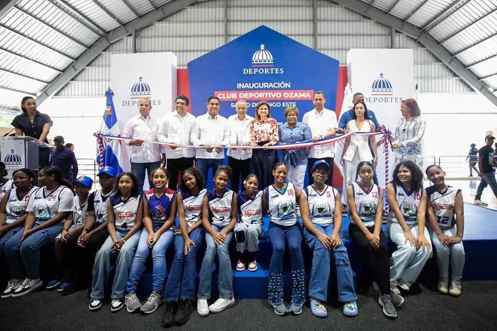 Vicepresidenta Raquel Peña y ministro Kelvin Cruz inauguran polideportivo en el Ensanche Ozama con una inversión de 92 millones