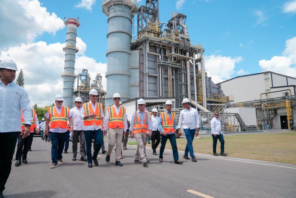 Ministro Santos asegura incorporación de nuevas plantas a gas fortalecerá el sistema energético a corto plazo