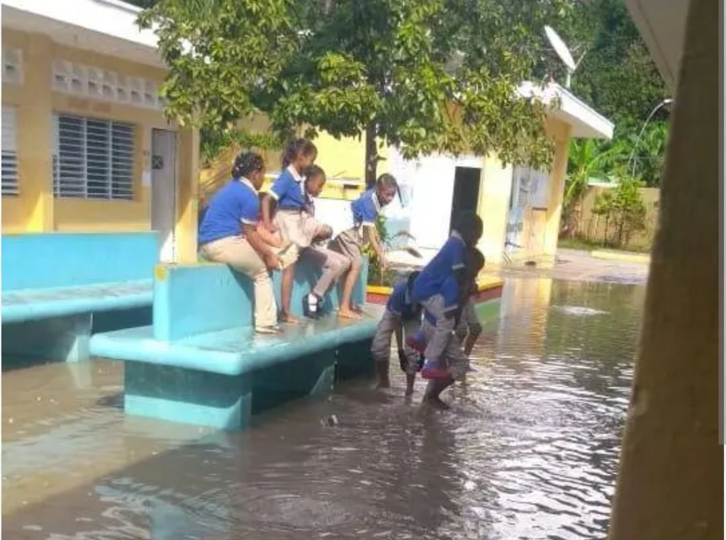 Suspenden docencia en Santo Domingo Oeste por lluvias