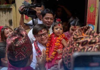 Una niña de dos años fue elegida como la nueva kumari de Nepal