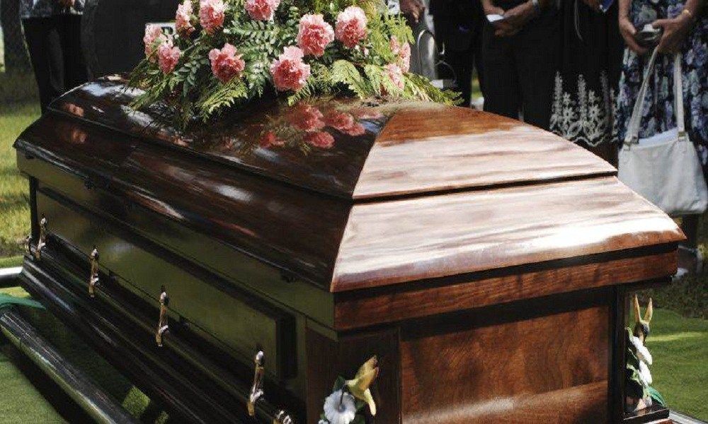 Lo dieron por muerto y fue a su propio velorio