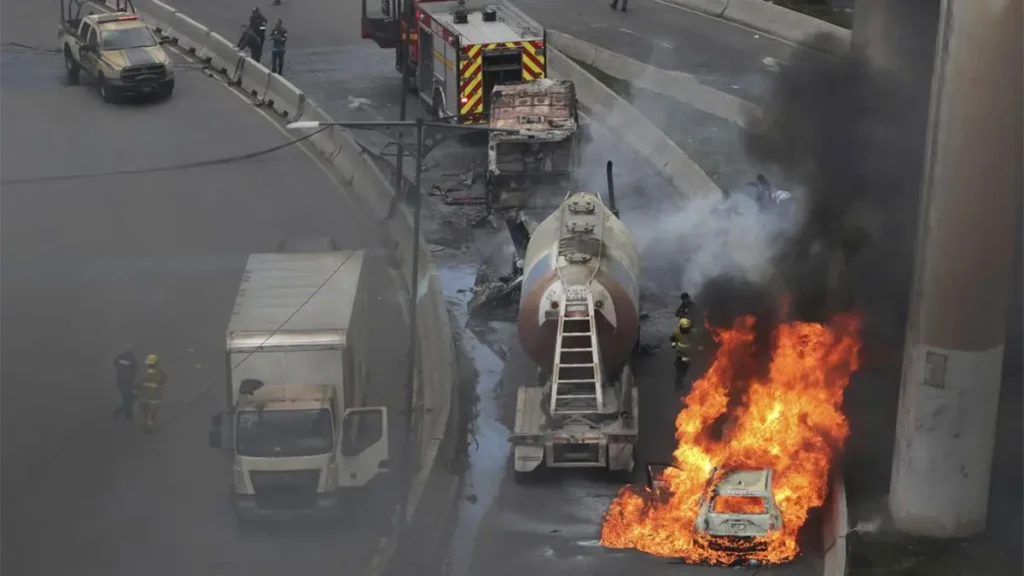 Suben a 29 los muertos por la explosión de un camión de gas en México