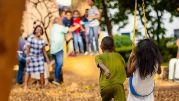 Omar Fernández entrega parque inclusivo para niños con discapacidad