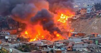 Al menos 80 viviendas destruidas tras incendio en Perú