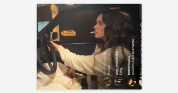 TikTok bloquea a Rosalía por fumar manejando