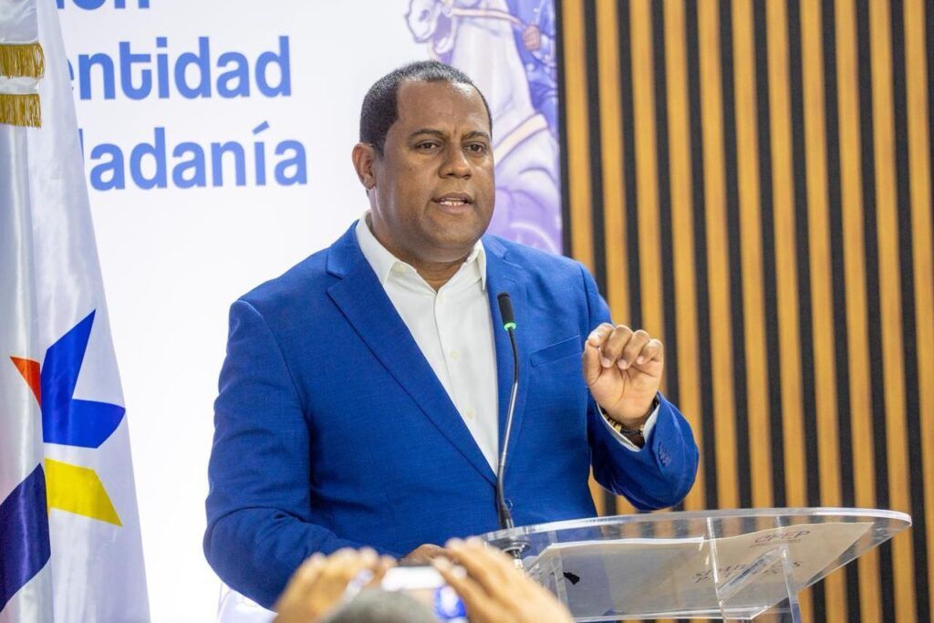 DICTAN CONFERENCIA “USO CIUDADANO DE LOS SÍMBOLOS PATRIOS”