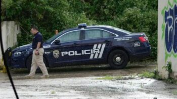Encuentran 3 hombres asesinados frente a iglesia en Puerto Rico