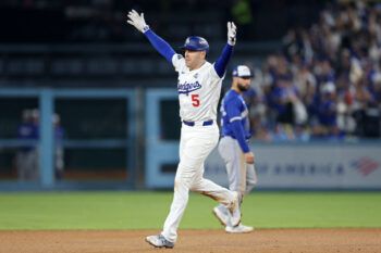 Freeman le da la victoria a Dodgers tras 18 entradas en la Serie Mundial