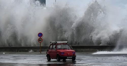Melissa se refuerza y vuelve a subir a categoría 4 al acercarse a Cuba