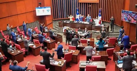 Senado aprueba reforma laboral con propina en delivery y pruebas antidopaje