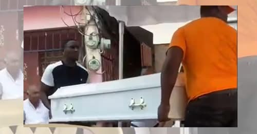 Autoridades retiran cuerpo de joven durante su velorio en Nizao para practicar autopsia