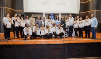 Edesur e Infotep gradúan a 35 jóvenes en instalación de paneles fotovoltaicos