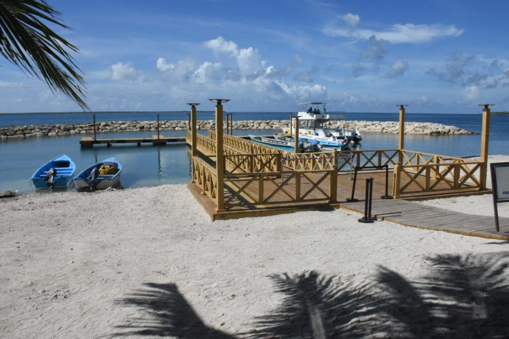 Collado entrega modernizado muelle en Caleta, La Romana