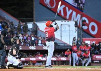 Leones logran segunda victoria con paliza sobre Gigantes