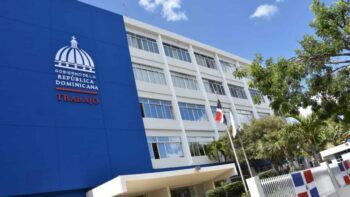 Gobierno extiende suspensión de labores hasta el jueves en provincias en alerta roja