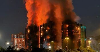 Suben a 12 los fallecidos por incendio en edificio de apartamentos en Hong Kong