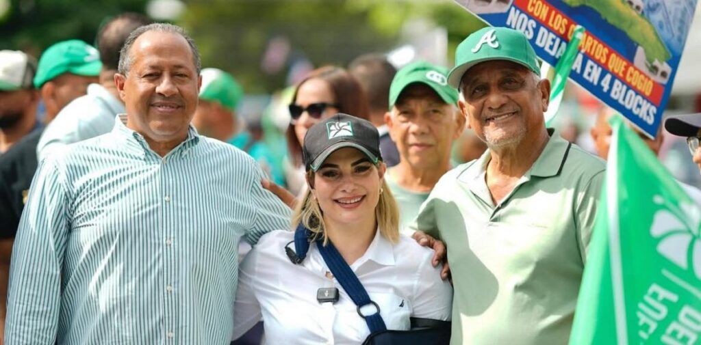 Multitud acude a la marcha convocada por la Fuerza del Pueblo