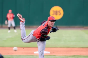 Toros derrotan a las Estrellas y suben al segundo lugar