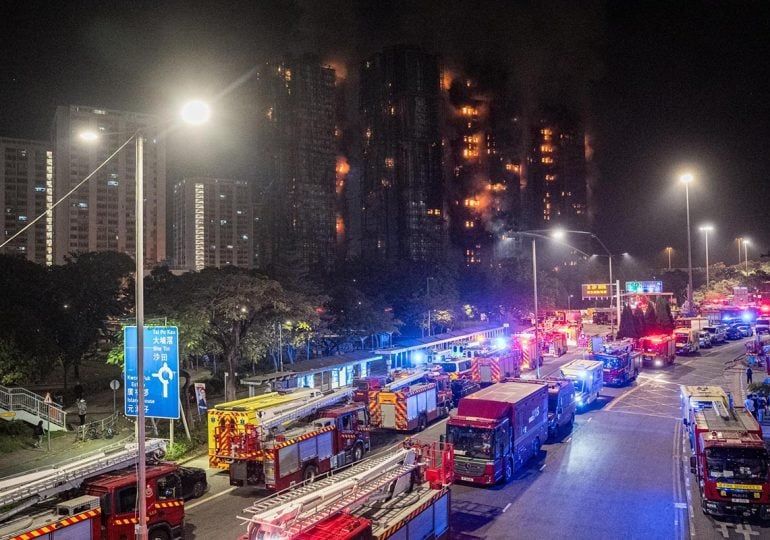Aumentan a 44 los muertos en el peor incendio de Hong Kong en 30 años