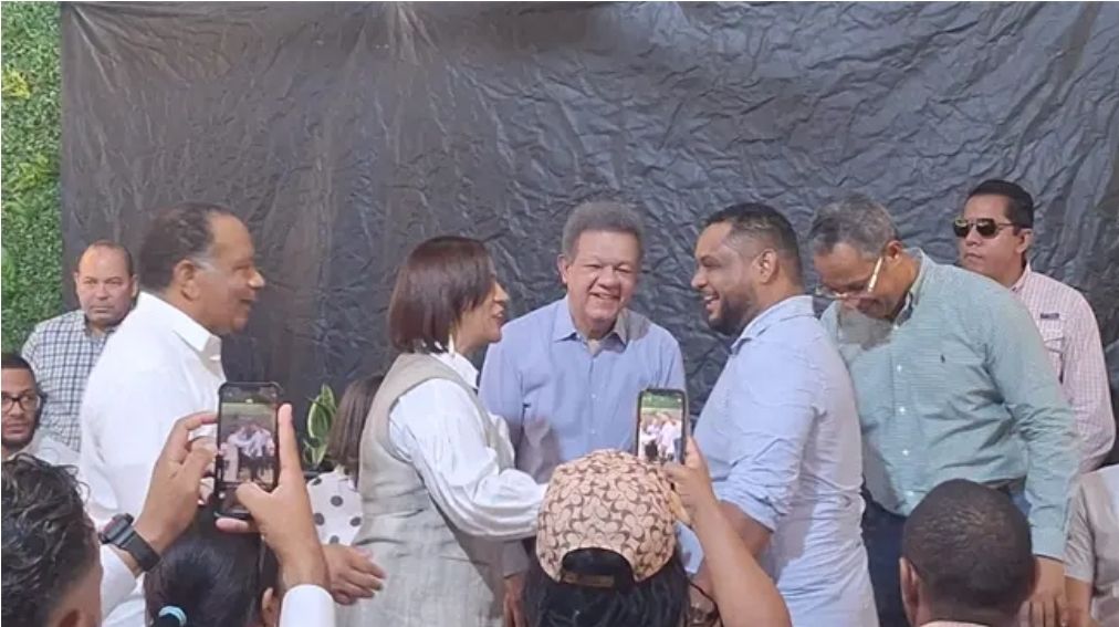 Leonel encabeza masiva juramentación de nuevos miembros en Monseñor Nouel