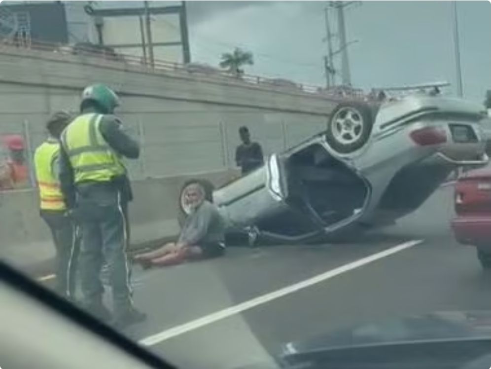 Cae vehículo en nuevo paso a desnivel de Prolongación 27 con Isabel Aguiar