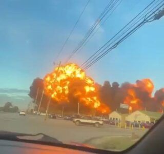 Avión de UPS se estrella cerca del aeropuerto de Louisville en EE. UU.