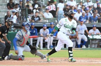 Las Estrellas blanquean 4-0 al Licey