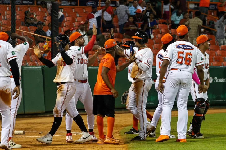 Los Toros se imponen 10-4 ante las Estrellas