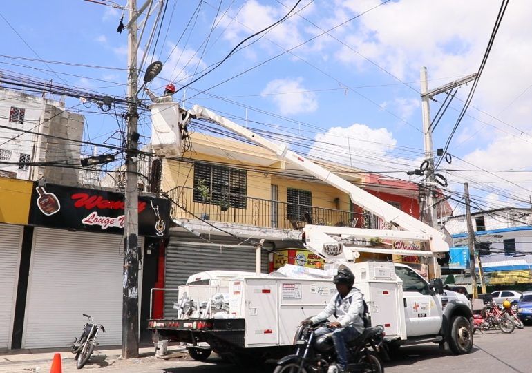 Edeeste e Interior y Policía iluminan las calles del sector Capotillo