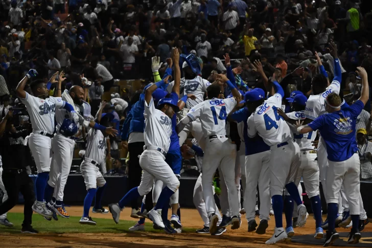 Licey vence 7-1 a las Águilas Cibaeñas