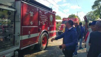 Choque entre minibús escolar y un camión deja 14 heridos en La Vega