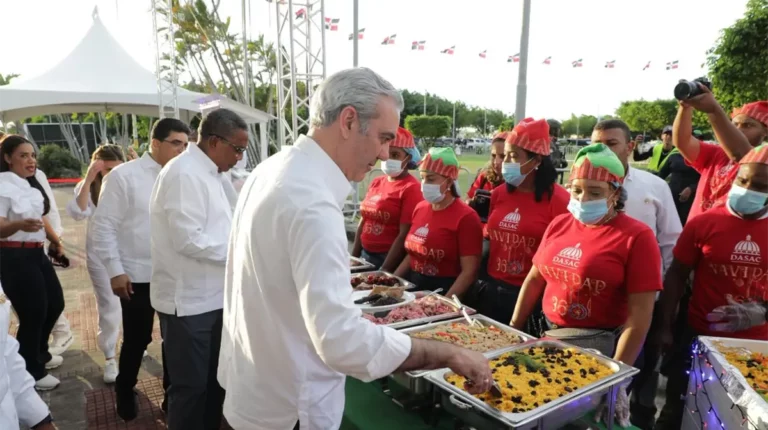 Abinader lanza “Navidad 360”, con más de 15 millones de raciones y apoyo a familias vulnerables