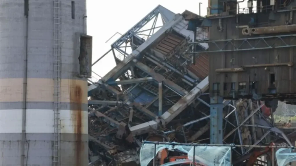 Tres muertos tras derrumbarse una planta termoeléctrica en Corea del Sur