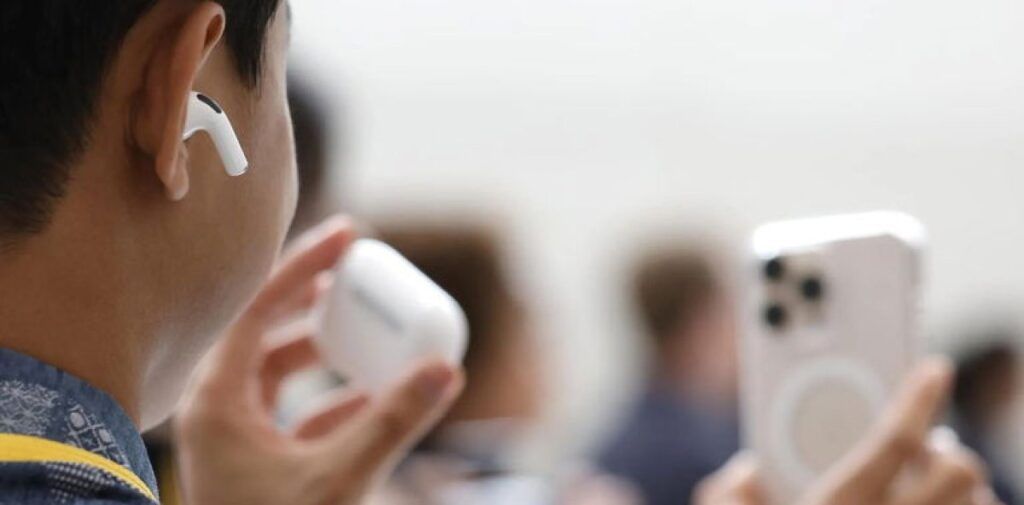Traducción en tiempo real con AirPods: todos los detalles de la nueva función disponible en la UE