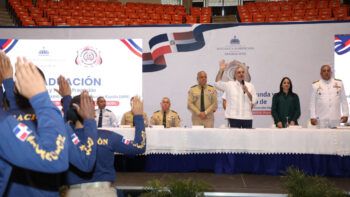 Presidente Abinader juramenta 865 nuevos agentes